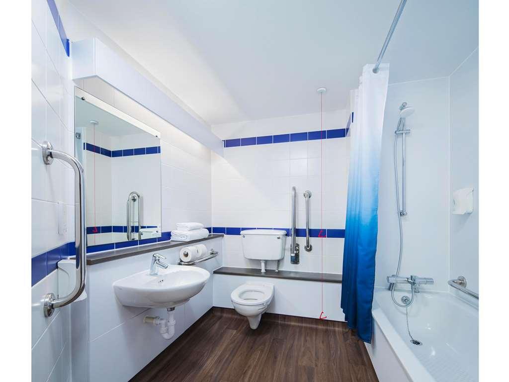 Travelodge Bristol Central Anchor Road Kamer foto